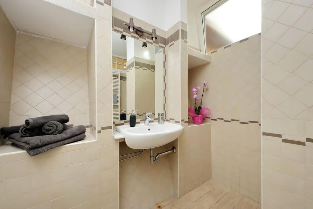 Vatican Flat Spacious Cozy With Court Appartamento